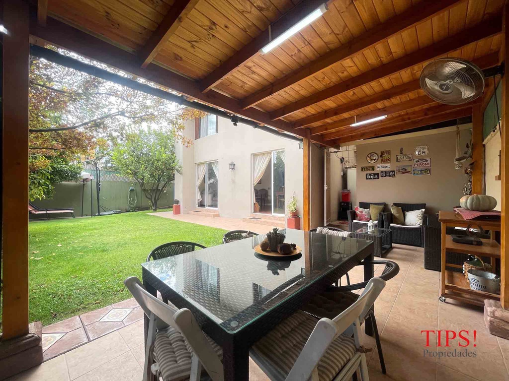 TIPSPROPIEDADES VENDE CASA EN CALLE VERDOT ALT. 3000, PEÑALOLÉN