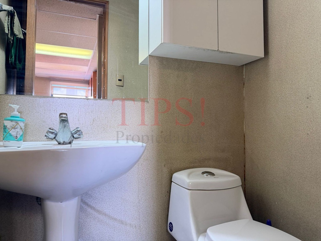 TIPSPROPIEDADES VENDE OFICINA EN LA CONCEPCIÓN 81, PROVIDENCIA