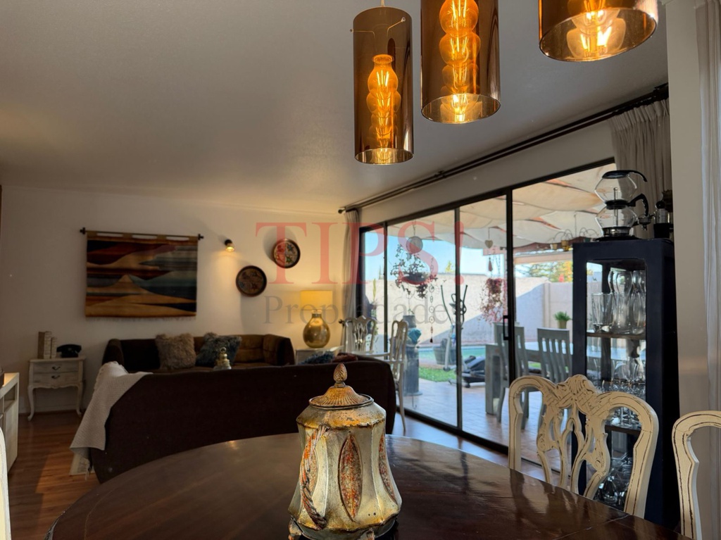 TIPSPROPIEDADES VENDE CASA EN CALLE BLUDENZ ALT. 4900, LO BARNECHEA