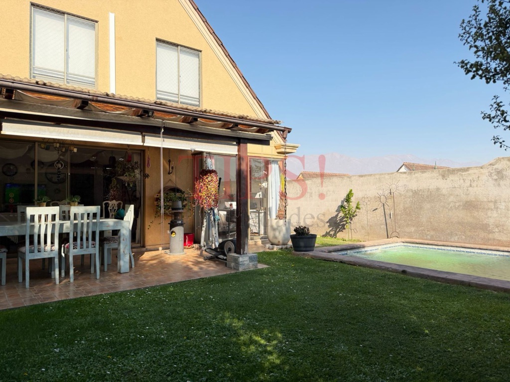 TIPSPROPIEDADES VENDE CASA EN CALLE BLUDENZ ALT. 4900, LO BARNECHEA